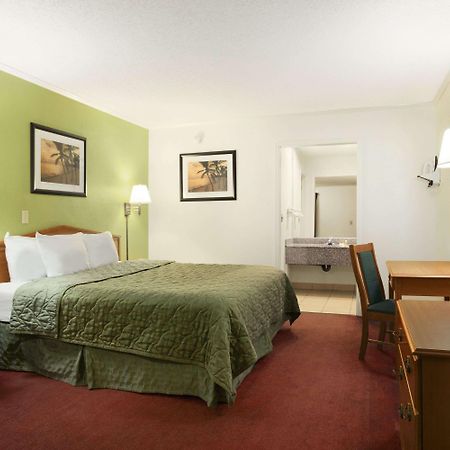 Days Inn By Wyndham Wichita West Near Airport Luaran gambar