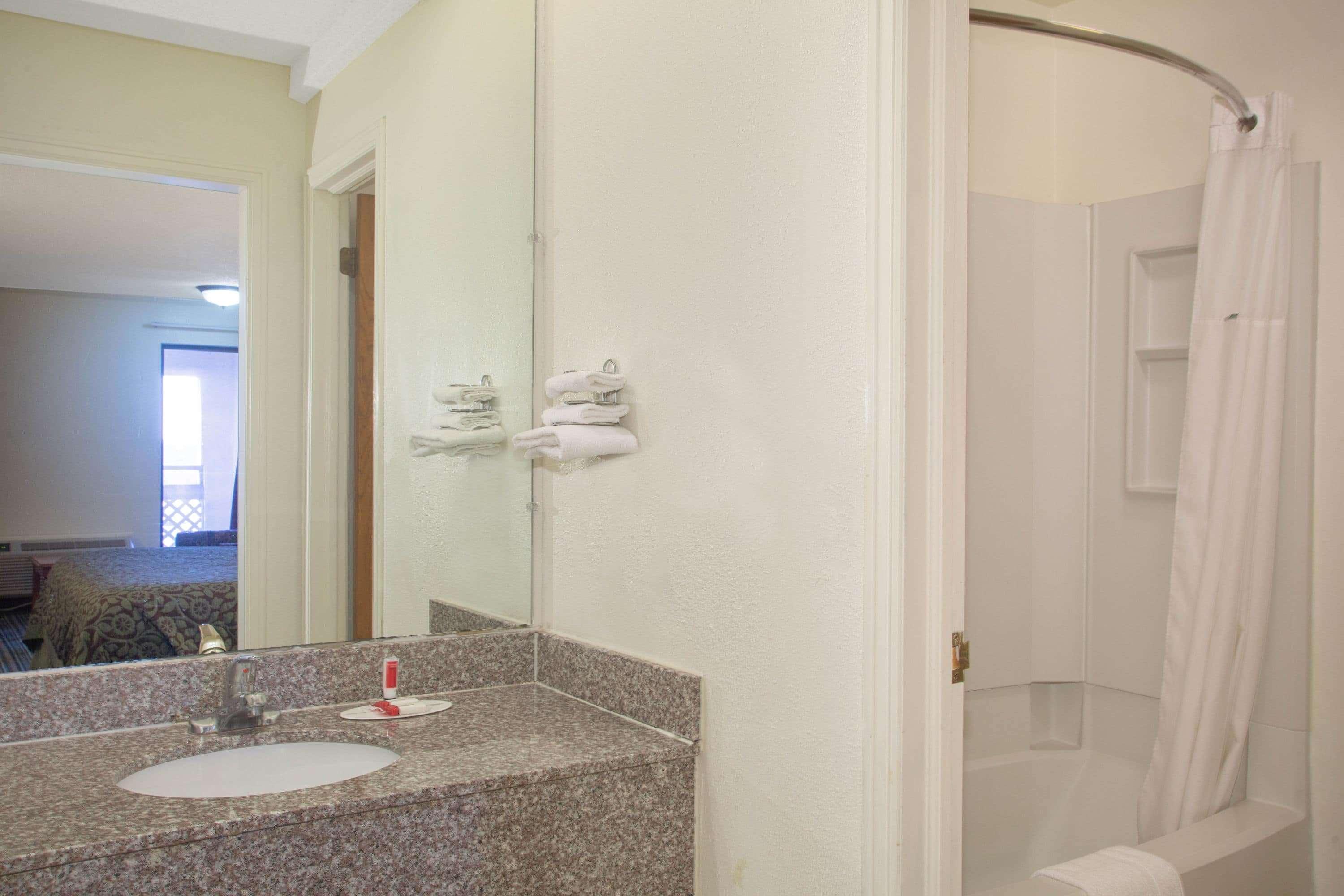 Days Inn By Wyndham Wichita West Near Airport Luaran gambar