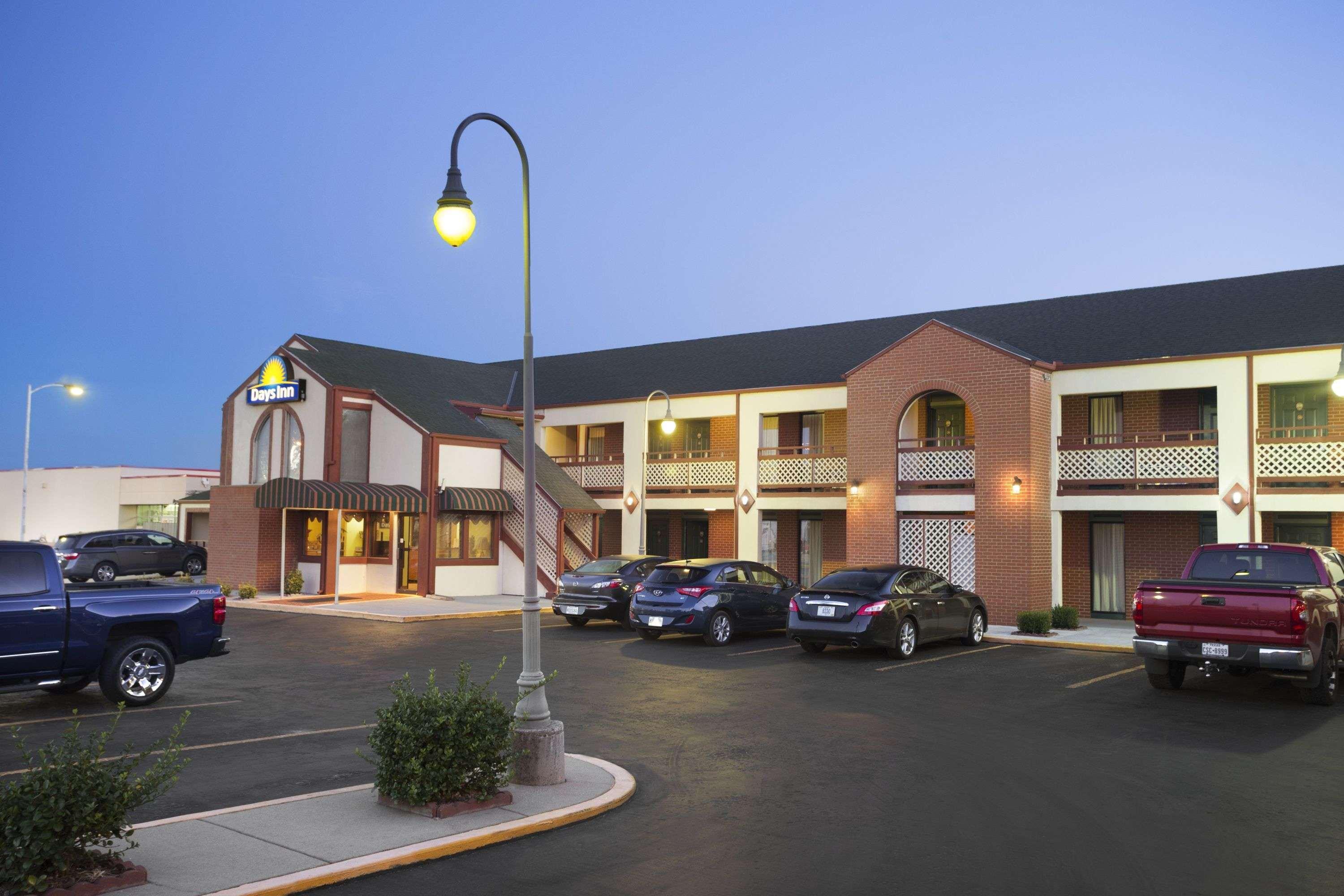 Days Inn By Wyndham Wichita West Near Airport Luaran gambar